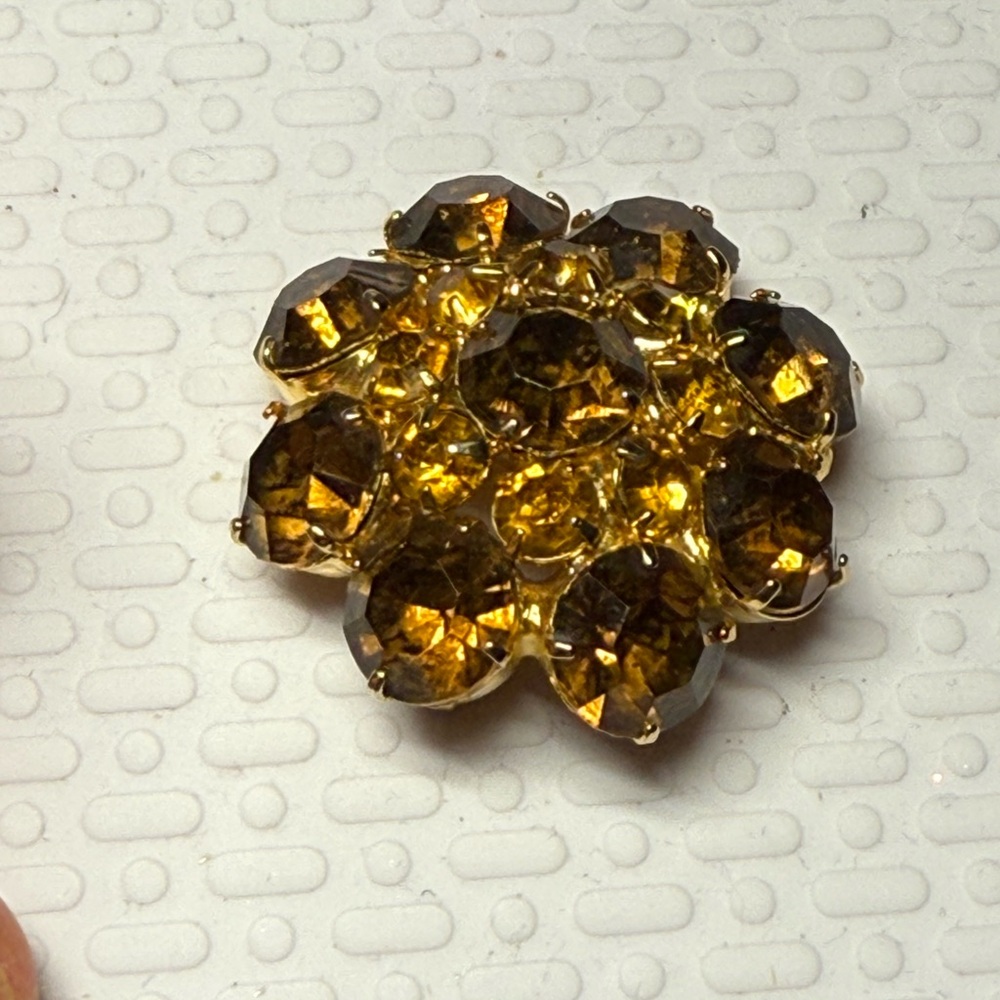 7.). Gold and Brown Floral Brooch